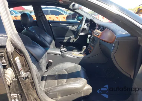 2008 Mercedes-Benz Cls 63 Amg z USA, uszkodzony, nr VIN WDDDJ77XX8A124573